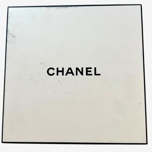 CHANEL Medium Gift Gift Storage Box 8.5"x8.5"x4" Chanel Paper in Box READ‎
